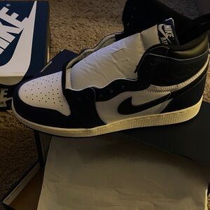 Nike Men's Black and White High-Top Sneakers